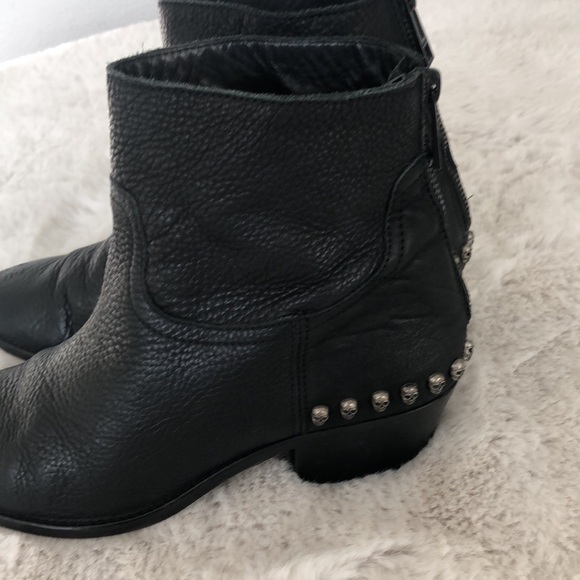 Zadig & Voltaire
Skull Leather Ankle Boots
Size: 8.5 US - Picture 3 of 16